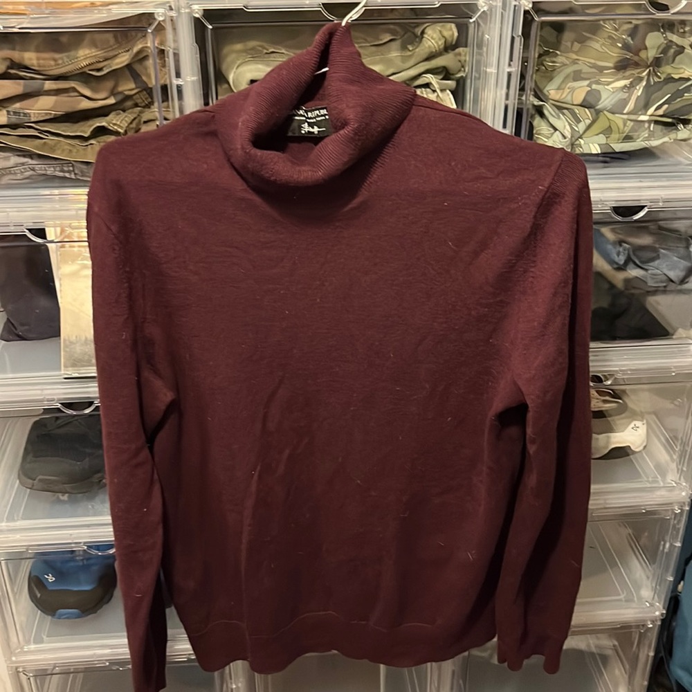 Banana Republic Merino Wool. Slim Fit
From smoke-free home. Machine washable.